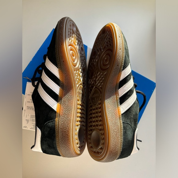 Black Adidas Spezial - Picture 3 of 4
